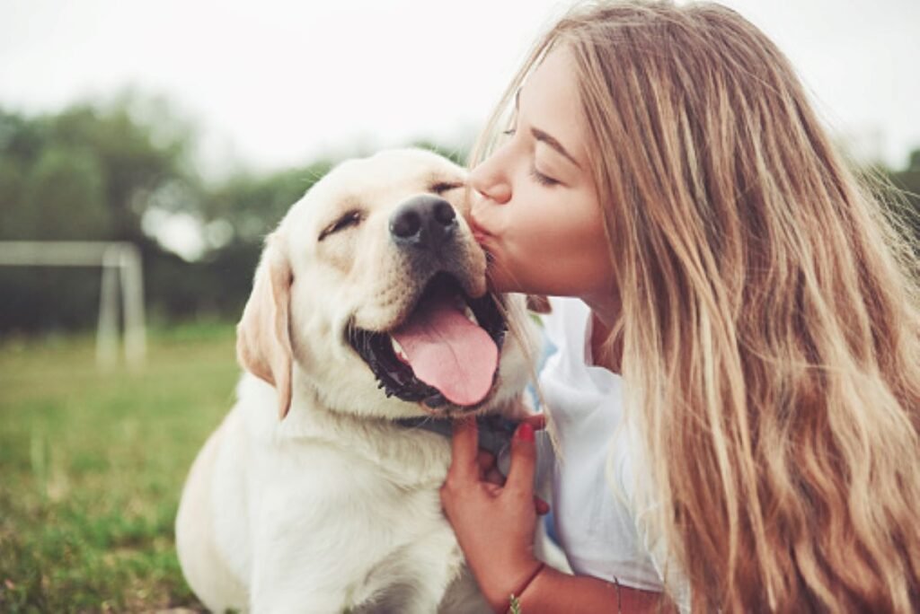 Personas del Centro de rehabilitación laboral de Parla mejoran su salud mental gracias a los animales