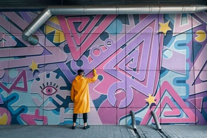 Las obras de artistas de Parla se exponen en la calle para celebrar el Día de los Museos