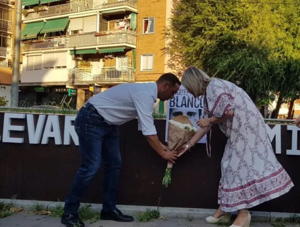 Un acto vandálico destroza el homenaje a Miguel Ángel Blanco