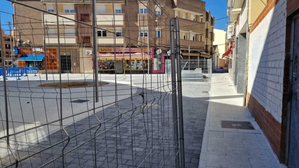 Se abre al tráfico la calle Dos Hermanas para cruzar la calle Real de Parla