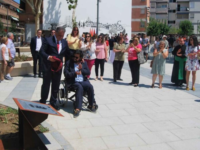 La ciudadanía de Parla ya disfruta de la nueva, amplia, peatonal y verde Plaza de la Guardia Civil