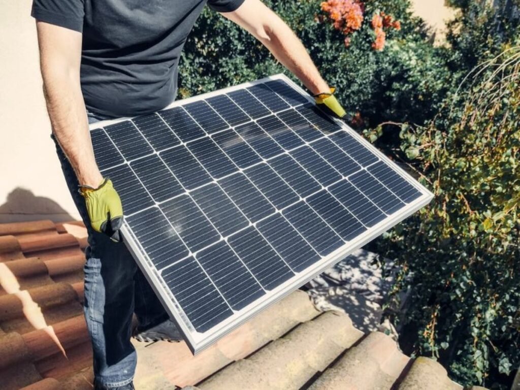 Ya se puede solicitar la bonificación del 30% en el IBI por instalación de placas solares en Parla