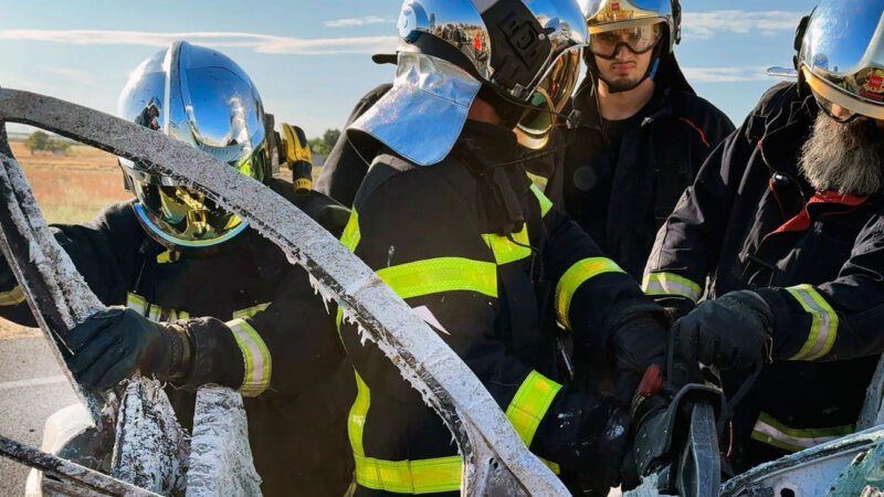 Fallece conductor de furgoneta en choque frontal con camión en Parla